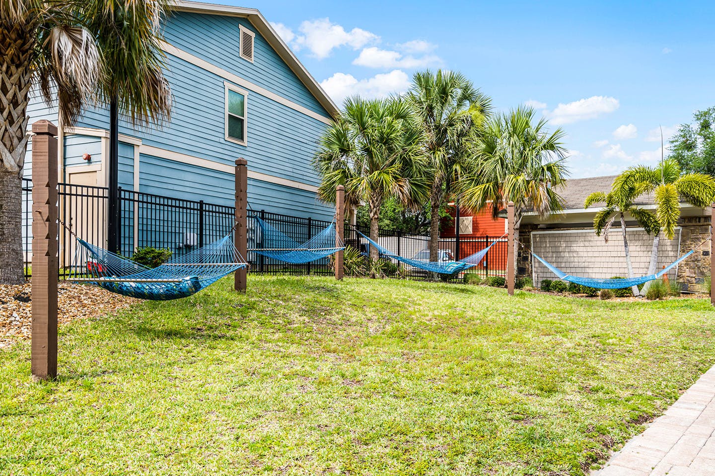 Hammocks-01-Retreat-at-Tampa-Bay-Cottages-Tampa-FL-5